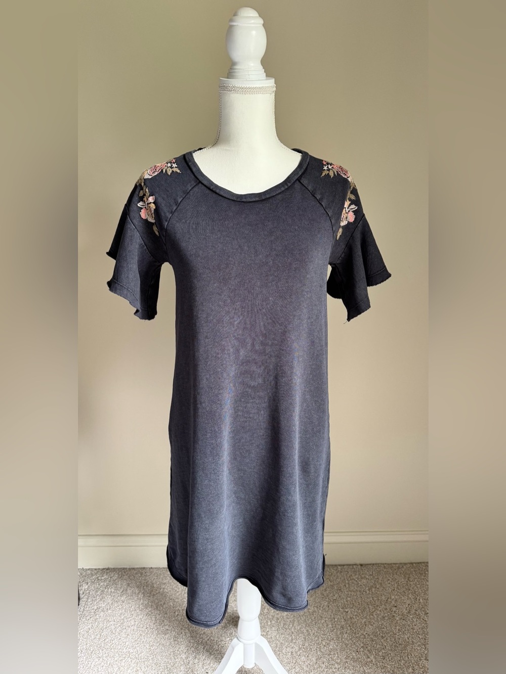 CLOCKHOUSE Gray Floral Embroidered Flutter Sleeve T-Shirt Dress Sz S